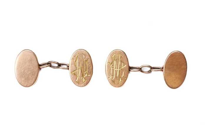 A pair of antique cufflinks in 15 carat yellow gold