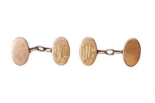 A pair of antique cufflinks in 15 carat yellow gold