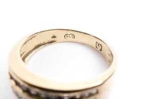 A diamond ring in 18 carat yellow gold - 5