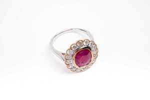 A ruby and diamond ring in 14 carat yellow and white gold - 2