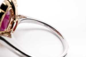A ruby and diamond ring in 14 carat yellow and white gold - 4