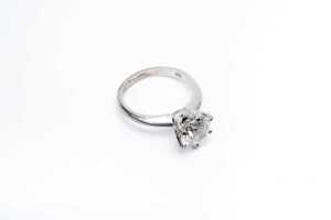 A diamond ring 18 carat white gold - 2