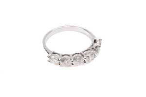 A diamond eternity ring in 14 carat white gold - 2