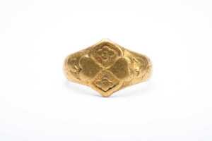A carved signet ring in 24 carat yellow gold