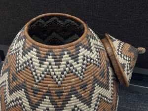 Hand-woven Zulu teardrop-shaped basket with geometric pattern - 4