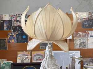 Blanc de Chine porcelain figural lamp - 2