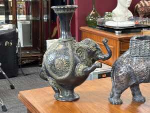 Two decorative elephants, one of which is a vase - 4
