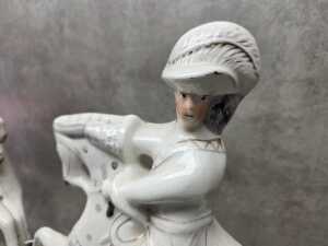 Pair of antique Staffordshire figures of William III - 7