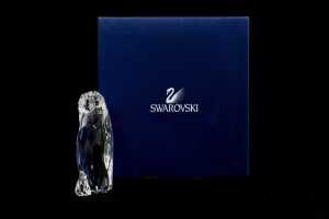 Swarovski Crystal Penguin Mother with Baby figure - 5