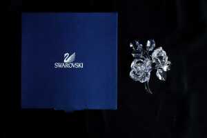 Swarovski Crystal In The Secret Garden 'Roses' figure - 5