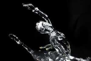 Swarovski Crystal Magic of Dance 'Anna 2004' figure - 2
