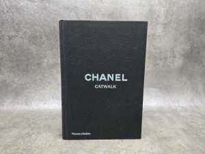 "Chanel" Catwalk coffee table book - 4