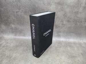 "Chanel" Catwalk coffee table book - 5