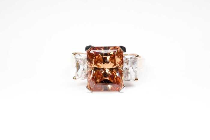 A cubic zirconia ring in 14 carat yellow gold