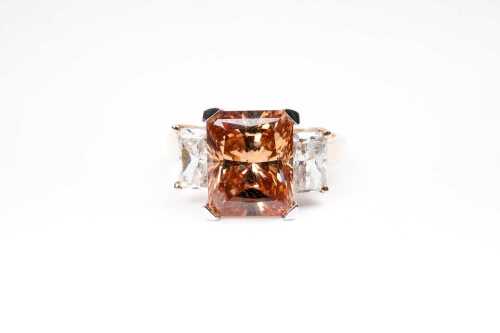 A cubic zirconia ring in 14 carat yellow gold