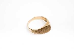 An Italian dress ring in 9 carat yellow gold - 2