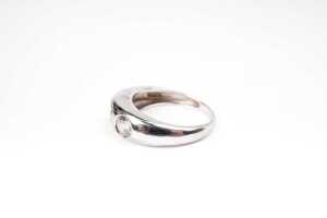 A cubic zirconia ring in 14 carat white gold - 3