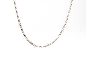 A curb link in 9 carat white gold