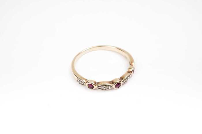 A ruby and diamond ring in 9 carat yellow gold