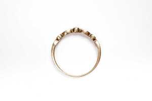 A ruby and diamond ring in 9 carat yellow gold - 4