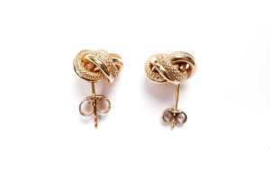A collection of jewellery in 9 carat yellow gold - 2