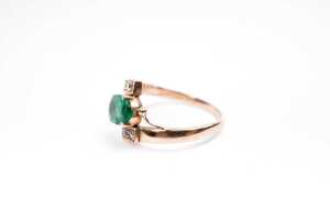 An emerald and diamond ring in 9 carat yellow gold - 2