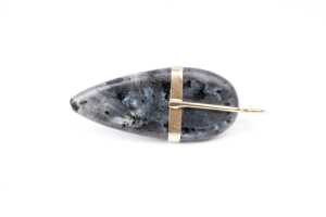 A Labradorite and chrysoprase pendant in 9 carat yellow gold - 3