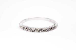A diamond ring in 9 carat white gold