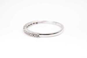 A diamond ring in 9 carat white gold - 3