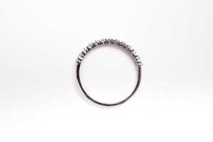 A diamond ring in 9 carat white gold - 4