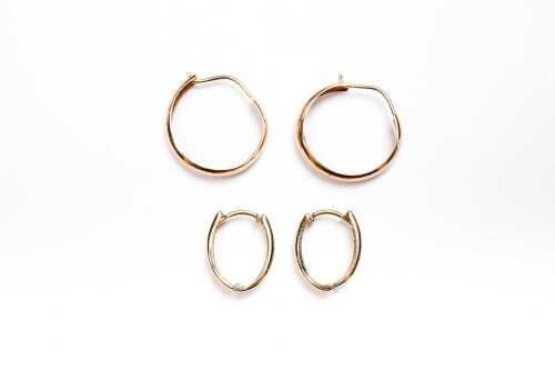 Two pairs of hoops in 9 and 14 carat yellow gold