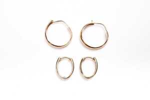 Two pairs of hoops in 9 and 14 carat yellow gold
