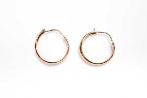 Two pairs of hoops in 9 and 14 carat yellow gold - 2