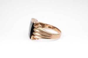 An onyx signet ring in 9 carat yellow gold - 3