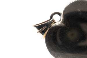 A ruby and diamond heart locket in 9 carat yellow gold - 3