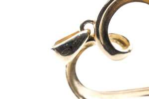 A diamond heart pendant in 9 carat yellow gold - 4