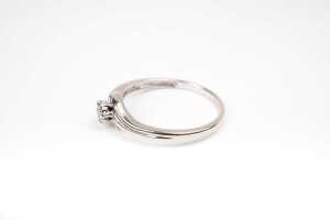 A diamond ring in 10 carat white gold - 3