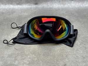 Ski clothing and accessories - 4