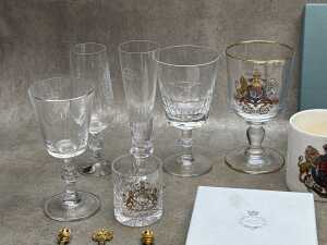 Royal Family and London commemorative items - 4