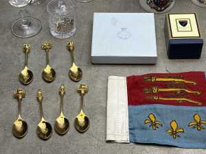 Royal Family and London commemorative items - 5