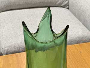 Mid-century green glass vase - 2