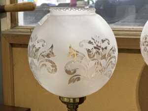 Pair of brass table lamps with etched glass shades - 2