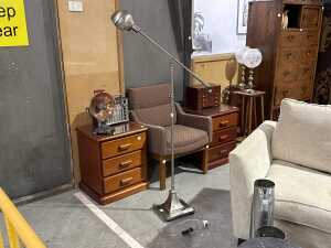 Contemporary adjustable floor lamp