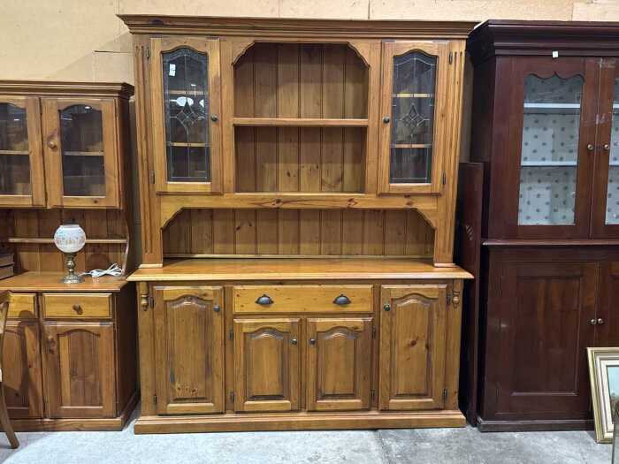 Pine dresser and hutch