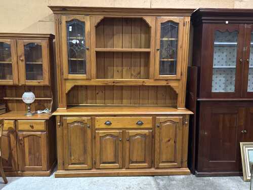 Pine dresser and hutch