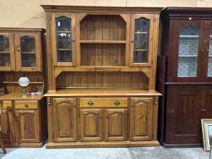 Pine dresser and hutch