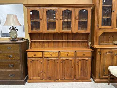 Pine dresser