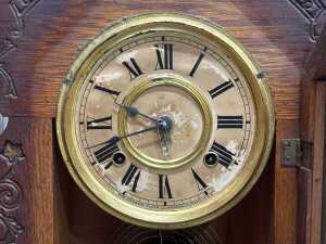 Antique gingerbread-style mantle clock - 2
