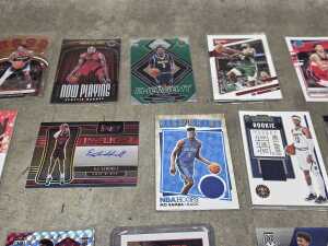 Group of Basketball cards including Autographs - 6