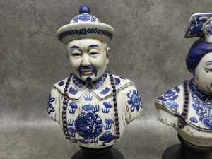 Pair of porcelain Chinese busts in blues and white - 3